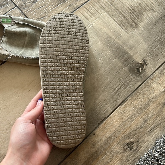 Like new Sanuk’s - Picture 4 of 5